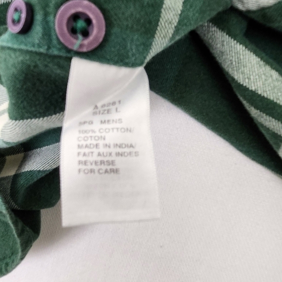 Woolrich Green Plaid Button Down Double Pocket Mid-Weight Flannel Shirt. - Picture 5 of 8